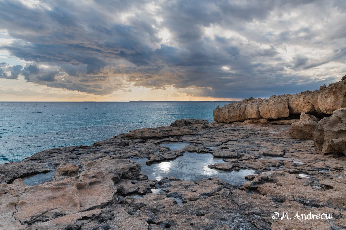 andreou__marios's tweet photo. #sea #Seaview #cyprus🇨🇾 #cavogreko #naturephotography #naturebeauty #nature #sunsetphotography #sunset #rocky #sunsets #sunsetlovers #cloudysky
For more photos visit https://t.co/XKUGDHsEJb https://t.co/MS1dUaPUk3