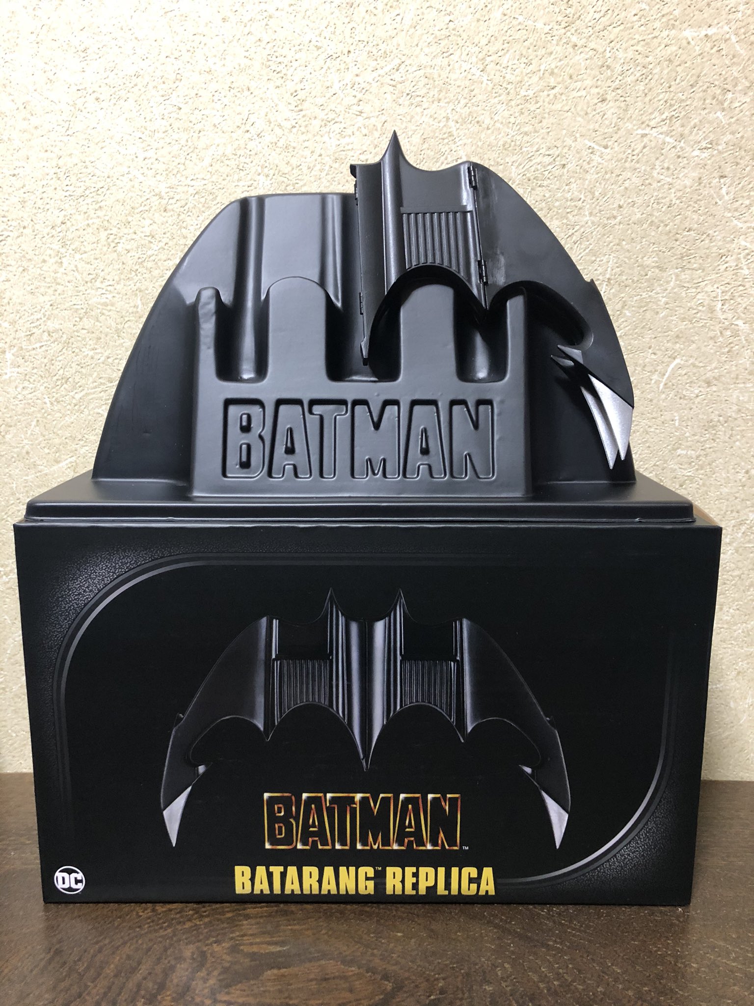 バットマン　NECA バットラング　バッタラン　1989 レプリカ NECA Batman 1989 Movie Batarang Prop Replica – Hollywood Heroes