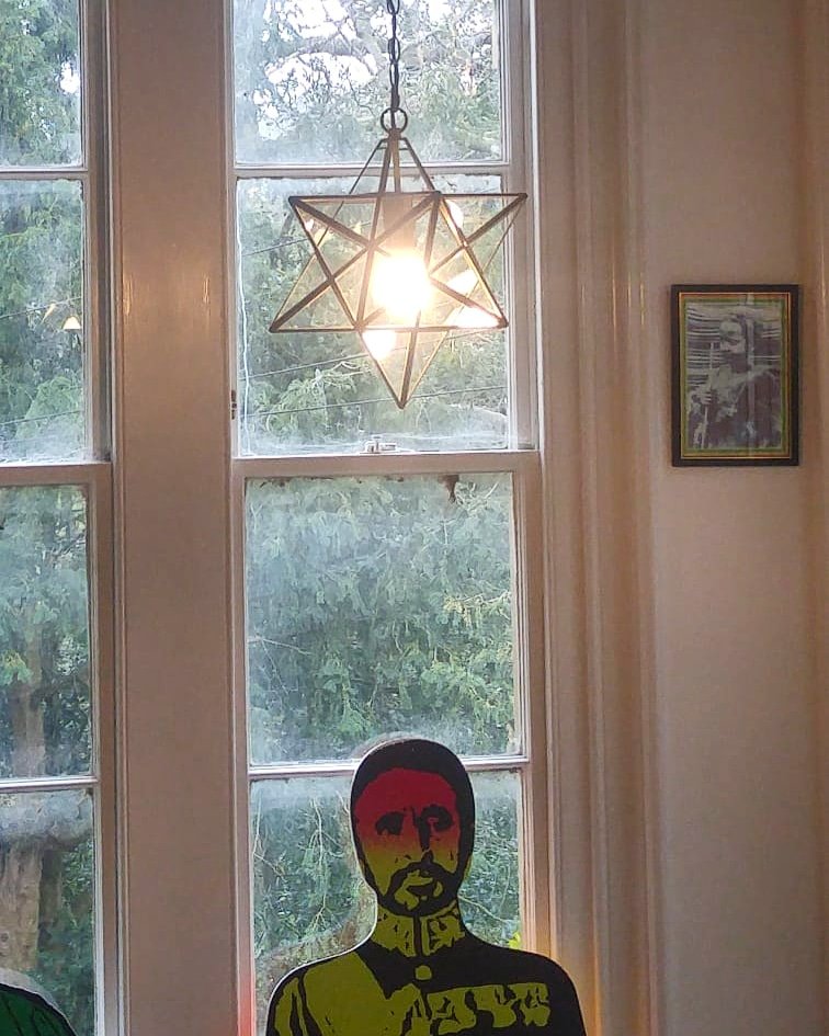 FairfieldHouse_'s tweet photo. A new chandelier has just been installed in His Majesty's landing area, chosen to reflect symbols of the Emperor π‘
ππβ€
#Fairfieldhouse #houseofhismajesty #HaileselassieI #Bath #Somerset #BEMSCA #Rastafari #HisMajesty #Ethiopia #BathSpa #EthiopiainUK #CommunityInterest https://t.co/W7WSrxevOe