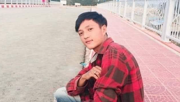 shafiur's tweet photo. #Myanmar Bago

DEFIANCE across the generations

Han Thwin Khant  was killed by SAC Junta on April 9th. His father was arrested that day too. 

#WhatsHapppeningInMyanmar #MilkTeaAlliance https://t.co/WPWNhAKl6A