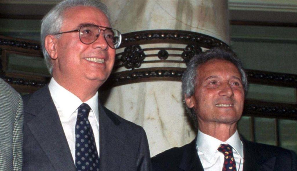 Les acquisitions industrielles et sportives de Cragnotti n’auraient bien sûr pas été possibles sans le concours de son banquier Cesare Geronzi, président de la Banca di Roma (devenue donc Capitalia) dans les années 90.