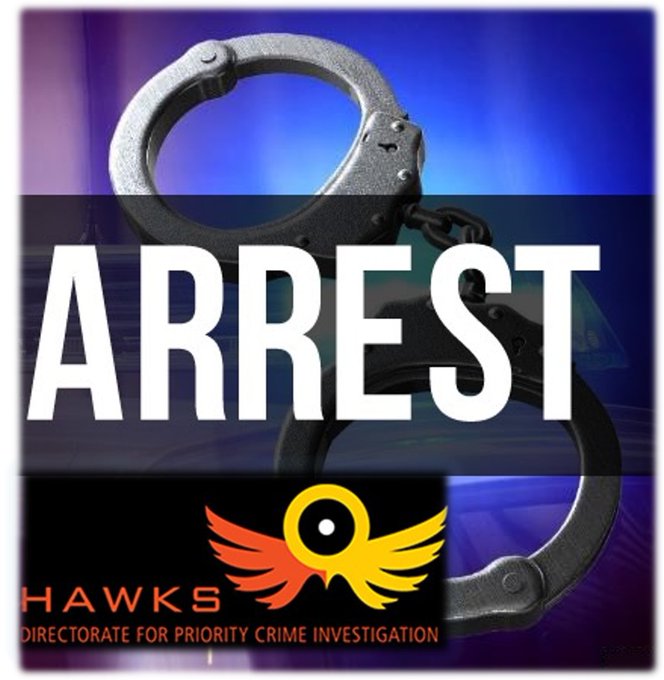 #sapsHQ 4 Suspects, linked to a bank following armed robbery in Meyerton were arrested on 09/04 following a high speed chase and shootout. Three vehicles seized as well as 2 unlicensed firearms, ammunition, cellphones, gloves and balaclavas. #TrioCrimes ME
saps.gov.za/newsroom/msspe…