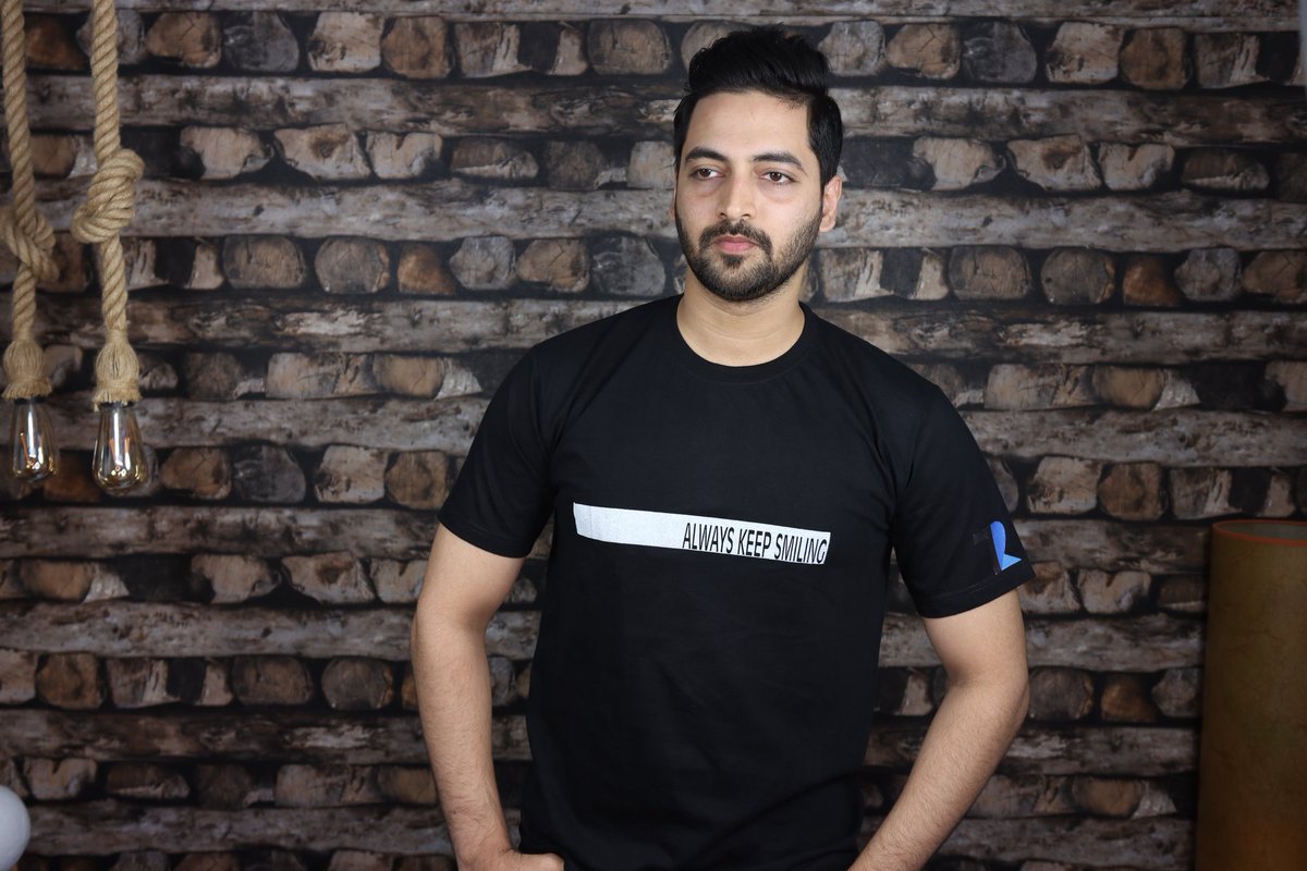 AmreliaRuhez's tweet photo. Alright #TRTeam i am Giving away 10x #TRMerchandise
All You Neee to Do is..
1) Follow us @AmreliaRuhez
2) Retweet This Tweet
Comment Below Using #TRTeam #TRMerchandise
Support Us By Buying #TRMerchandise
From Here : https://t.co/GhebixICfF
Winner's Will Be Announced Soon ! https://t.co/DbmM3yydhj