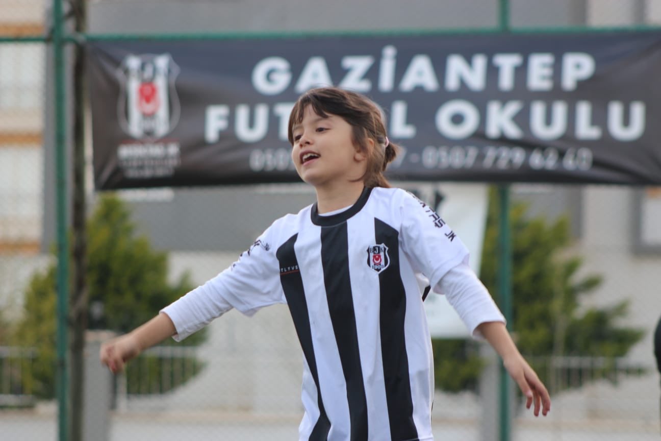 5-15 yaş arası yeni - Beşiktaş jk Gaziantep Futbol Okulu