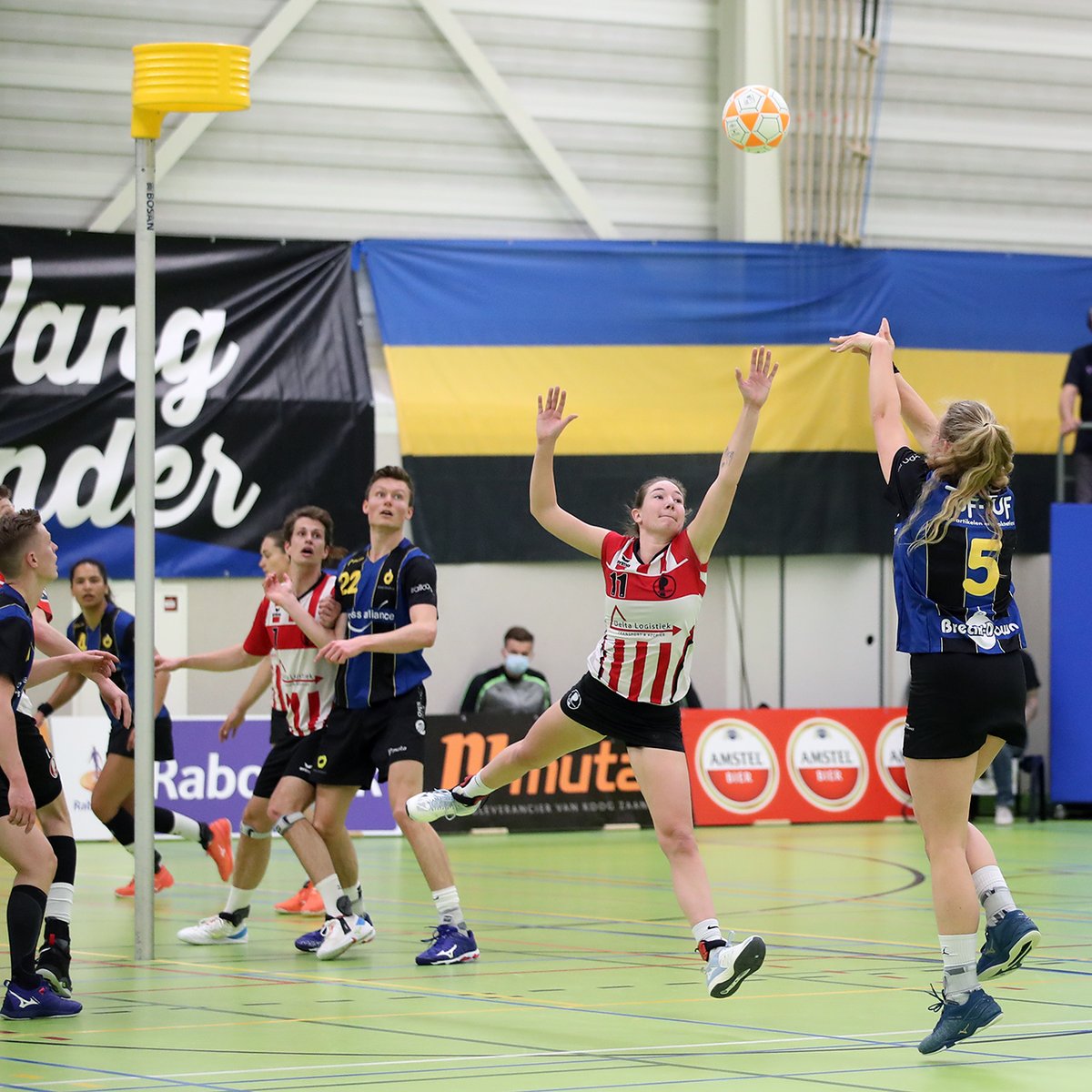 De tijden voor de derde halve finaleduels van aanstaande dinsdag zijn als volgt:

20.00 uur <a href="/Fortuna_Delft/">Fortuna/Delta Log.</a> - @KZ_Thermo4U (Delft)

20.30 uur <a href="/PKCKorfbal/">PKC-Korfbal</a> - @kvTOP (Papendrecht)
#korfballeague #korfbalfinale

Foto: Marco Spelten, <a href="/korfbalfoto/">Korfbalfoto</a>