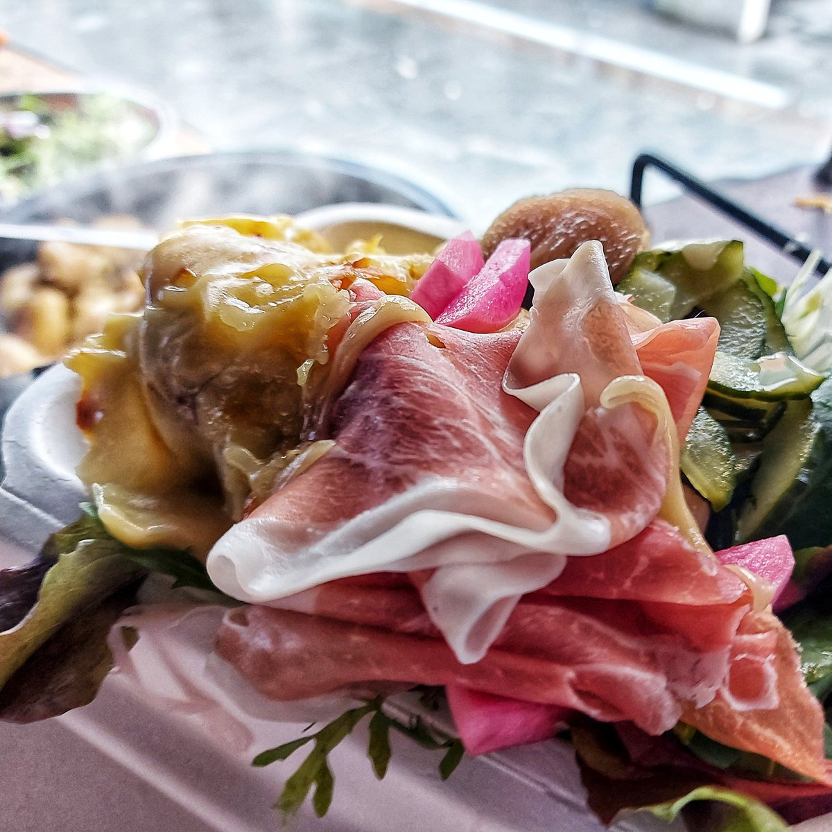 scoffpopup's tweet photo. Soak up this glorious sunny Sunday with a portion of Alpine street food from #RacletteRaclette who'll be popping up near lock control at #Portisheadmarina from 11am - 3pm today. #sundaylunch #raclette #alpinefood #portishead #foodtotakeaway #localtrader #supportsmall https://t.co/4eFlIKDlHW