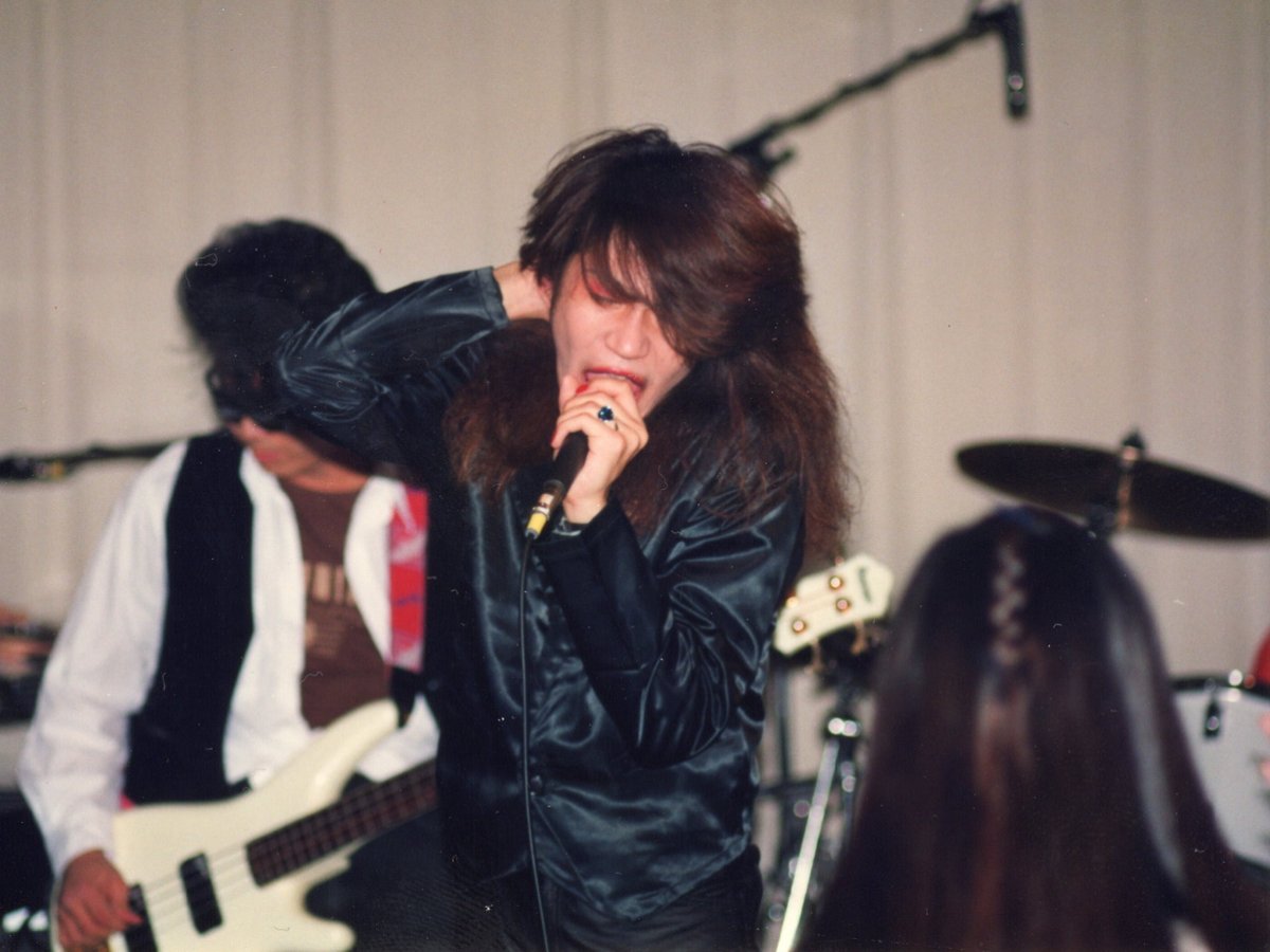 RoolerThe's tweet photo. 1989.12.16(Sat)に行われた、セカンドシングル（デモテープ）『セルフィッシュ・クイーン』（10月20日）リリース記念ライブ。Sumi(Key)、Raichi(B)の脱退に伴い、音楽仲間であるNaomiと、Tamotsuにサポートして貰う。１曲目から、声援、手拍子、サンキューです。も楽しくライブさせてもらいました。 https://t.co/NJd3S4SIxq