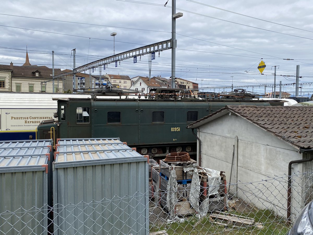 mayland_regine's tweet photo. Matériel cff de collection à la gare de Payerne/CH.
#cff #payerne #swisstrain https://t.co/qse2VGeGs9