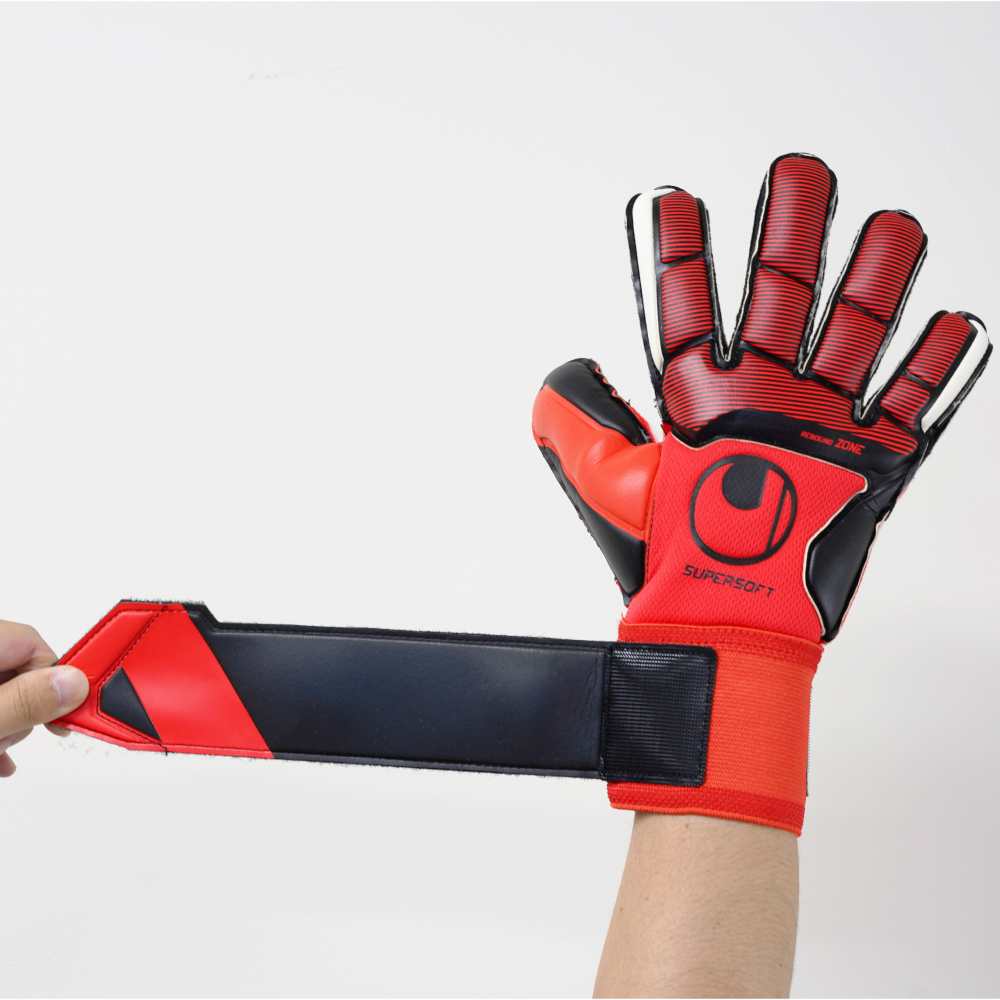 uhlsport_JP's tweet image. 【THIS IS PURE FORCE⑥】
1011207（ピュアフォース スーパーソフト ハーフネガティブ ）
¥9,350（税込）

ここからはフルバンデージモデル！
従来のフルバンデージが好きな人も多いとか😁グリップ力、フィット感、価格面…非常にオススメモデル！
#uhlsport #PUREFORCE #PUREFORCEを感じろ