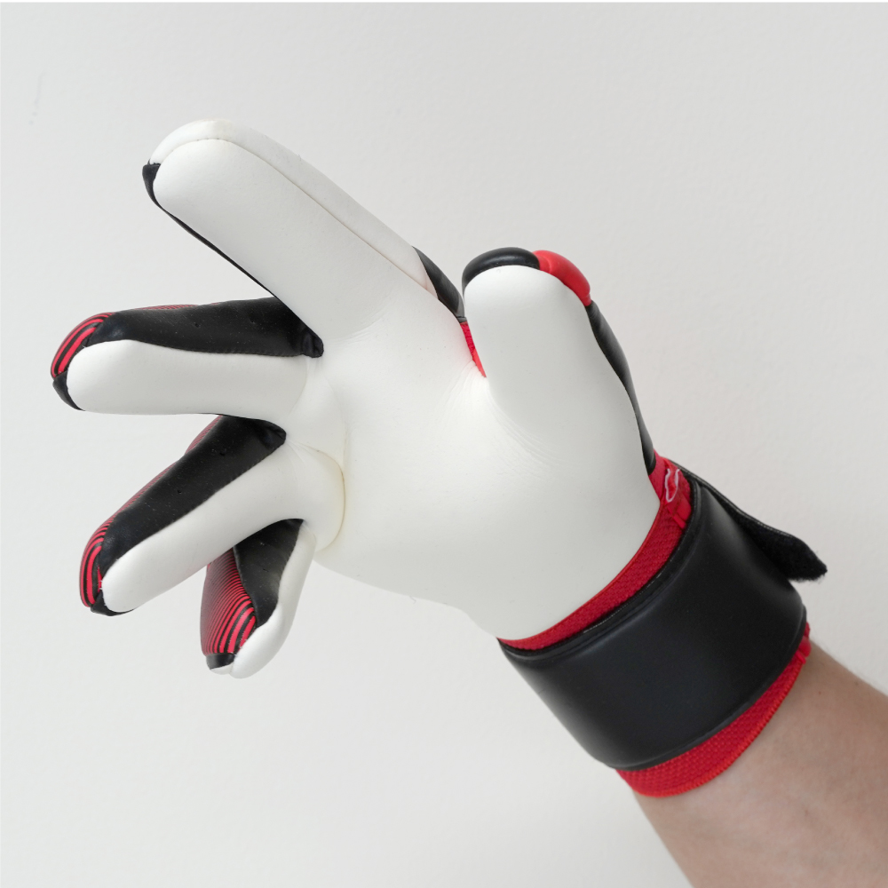 uhlsport_JP's tweet image. 【THIS IS PURE FORCE⑥】
1011207（ピュアフォース スーパーソフト ハーフネガティブ ）
¥9,350（税込）

ここからはフルバンデージモデル！
従来のフルバンデージが好きな人も多いとか😁グリップ力、フィット感、価格面…非常にオススメモデル！
#uhlsport #PUREFORCE #PUREFORCEを感じろ