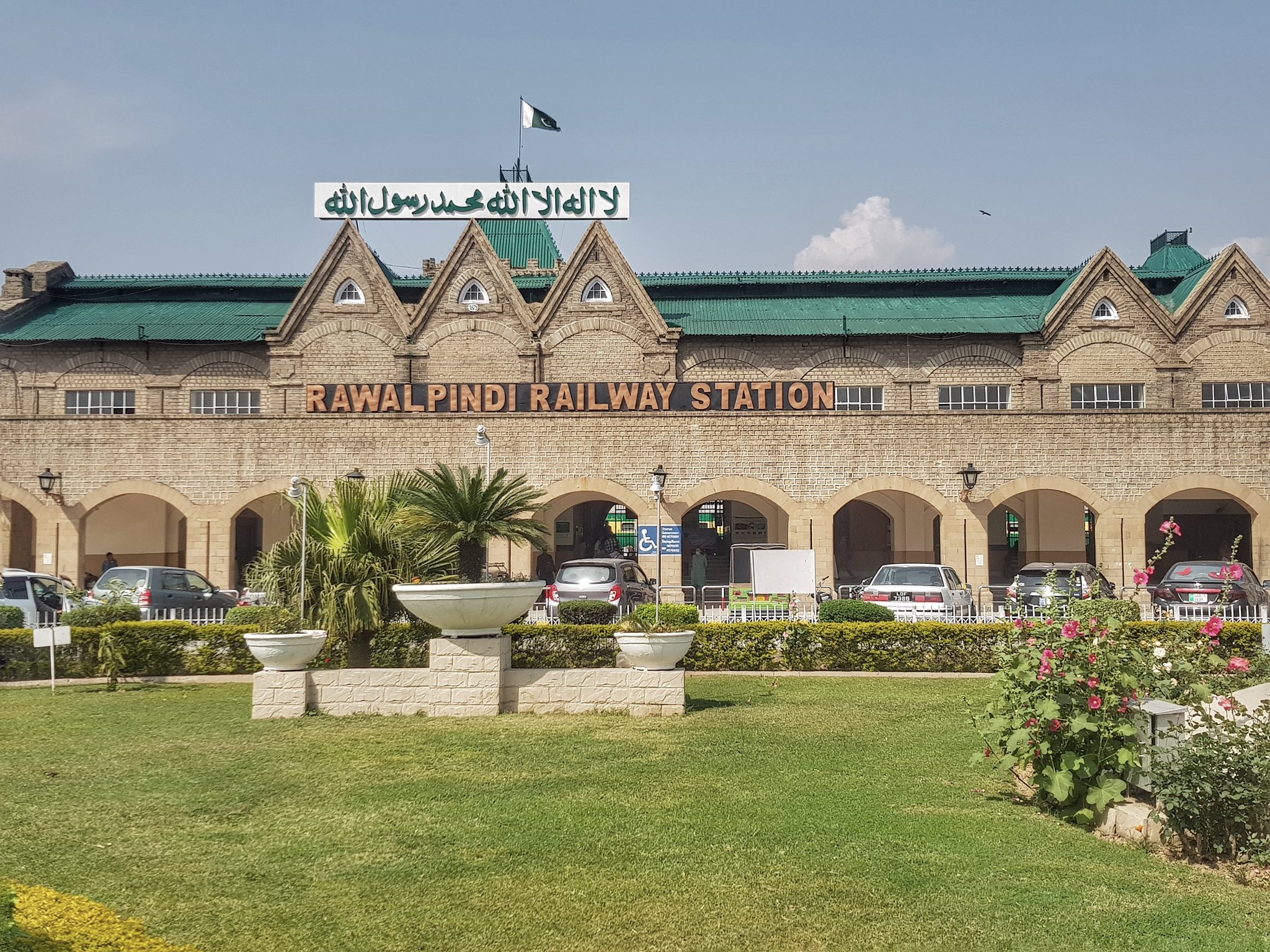 ExplorePakistan on Twitter: "📍Rawalpindi Railway Station, 1879 Rawalpindi  station was opened in 1881, during construction of the Punjab Northern  State Railway which began in 1870. The route was first surveyed in 1857,