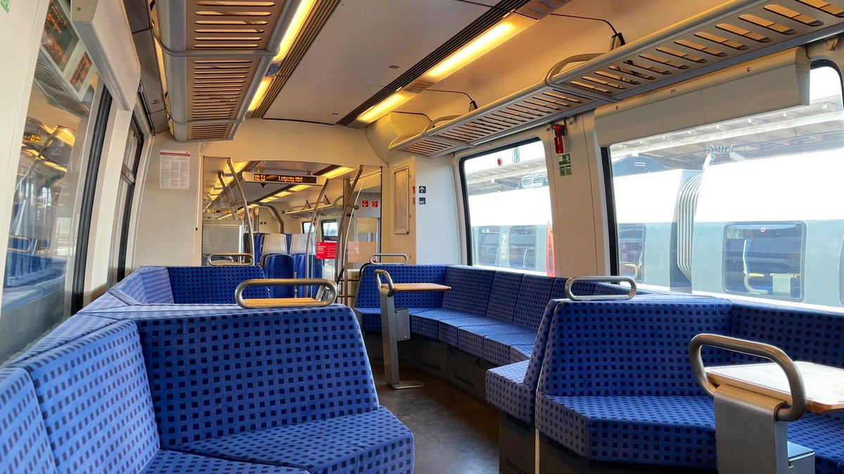 MultimodalT's tweet photo. Mit dem RE13 von DB Regio Südost von Dessau Hbf nach Leipzig Hbf | #nahverkehr #publictransport #applemapstransit https://t.co/ysSyOtG28Z