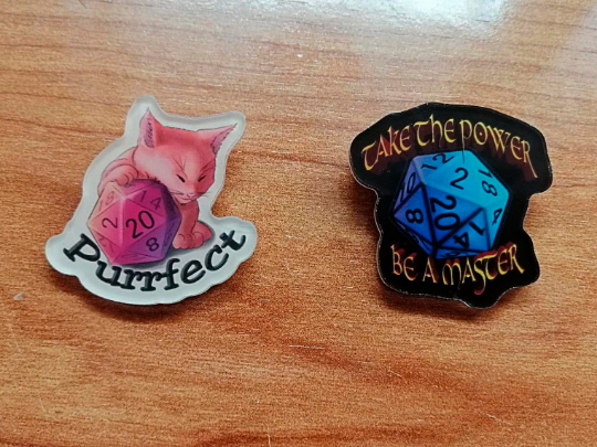 FarizahMstr's tweet photo. Pines roleros para adornar tu bandolera, tu mochila, tu estuche, tirate un perfect!
#rol #roldice #d20 https://t.co/X76RBqz6FH https://t.co/HvnyqGxxMb