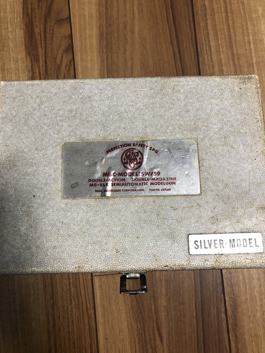 bacachin138's tweet photo. 70を超える親父もかつてはフィールドウォーリアーだった⁉︎

受け継いだレトロなエアガンは
MGC製のモデルSW59という物で詳しくはまだわからんですが、弾は飛ばさず火薬を鳴らしてブローバックを楽しむ玩具だそうな！

#サバゲー #サバゲー初心者 #MGC 
#SW59 #教えてプロフェッショナル https://t.co/A2i1uROOii