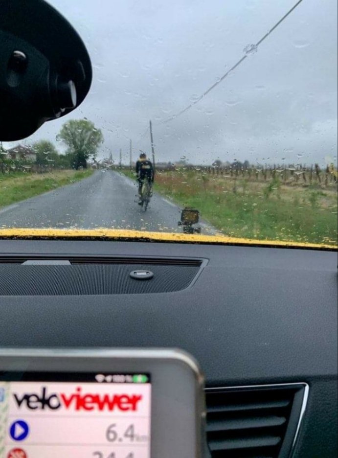 Roglic ahora mismo preparando la cri del Tour de Saint Emilion... que tio!!!