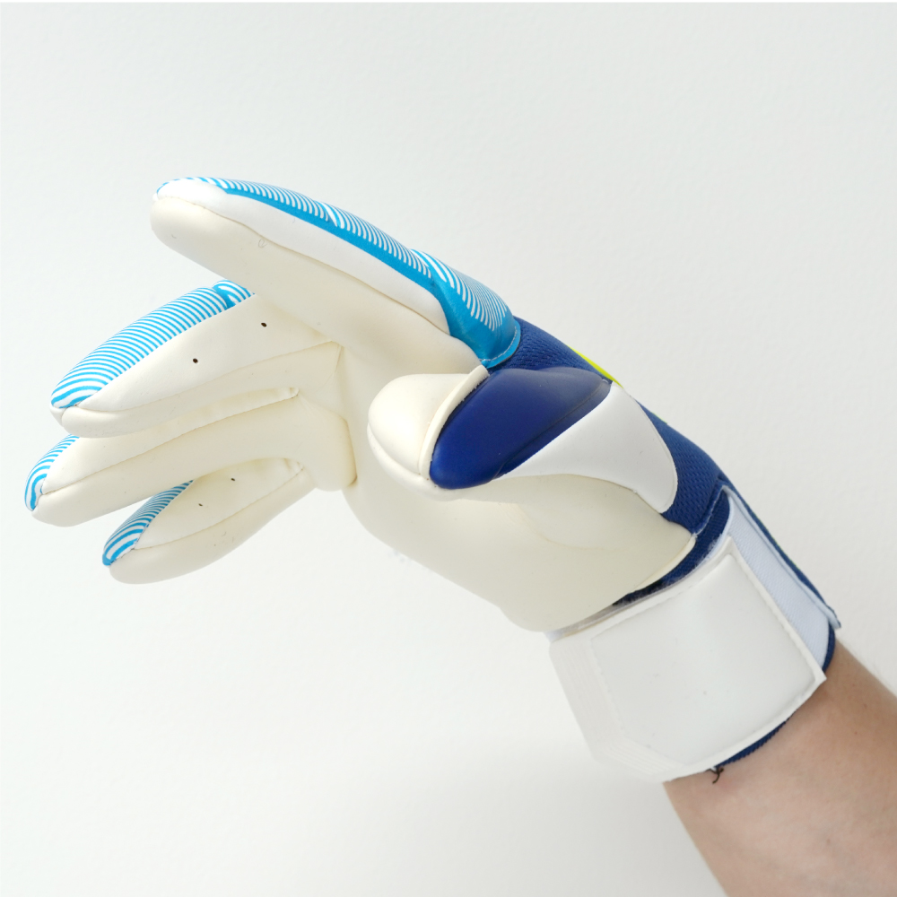 uhlsport_JP's tweet image. 【定番モデル⑤】
1011214（ウールシュポルト アブソルートグリップ タイト ハーフネガティブ）
¥11,550（税込）

『the 爽やかモデル』
色合いも爽やかだし、フィンガーカットもハーフネガティブよりもさらにタイトに。
タイトモデルをお探しの方はぜひ✊
#uhlsport #PUREFORCE #PUREFORCEを感じろ