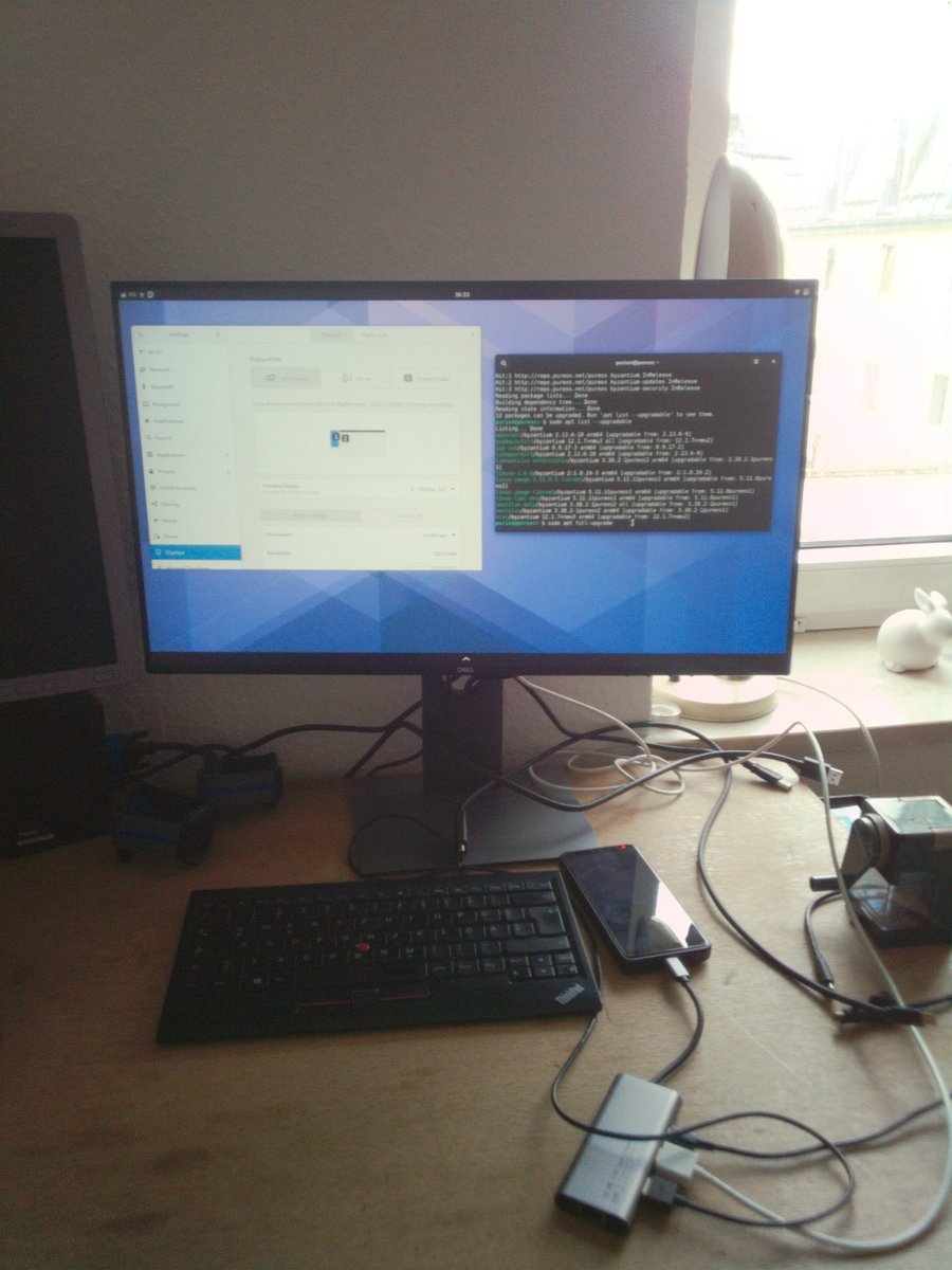 linmobblog's tweet image. The #Librem5 in #Convergence mode.
#shotonpinephone #linuxphones