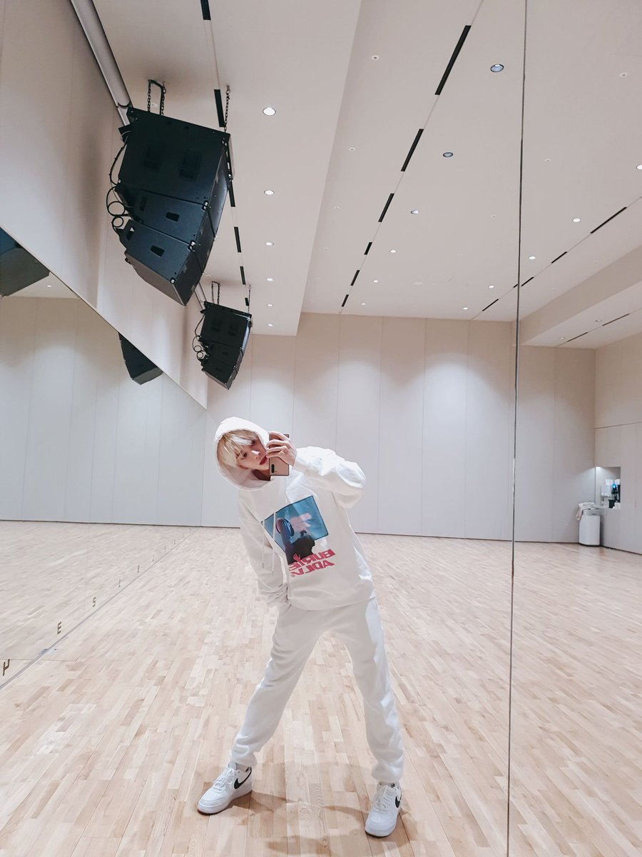txt_sarangdan2's tweet photo. 🤍🤍 https://t.co/ZJNMoWslHZ