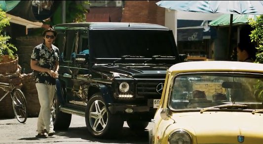 7. Tuk Tuk chasing scene ถนนตะนาว ศาลเจ้าพ่อเสือ ป้อมพระสุเมร Old town, Tanao road Don’t forget to stop by eat the famous Patongo (chinese donut)  https://retty.co.th/restaurant/94460/. Walking guide:  https://www.bangkokpost.com/travel/1979195/a-walking-tour-of-tanao-road