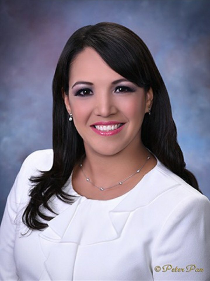 MacdonellHawks's tweet image. Thank you @vmpalumbo98 Mrs. Vanessa Palumbo for supporting our teachers, staff, and students! #macdonellpride #firstsemesterdone #APWeek2021