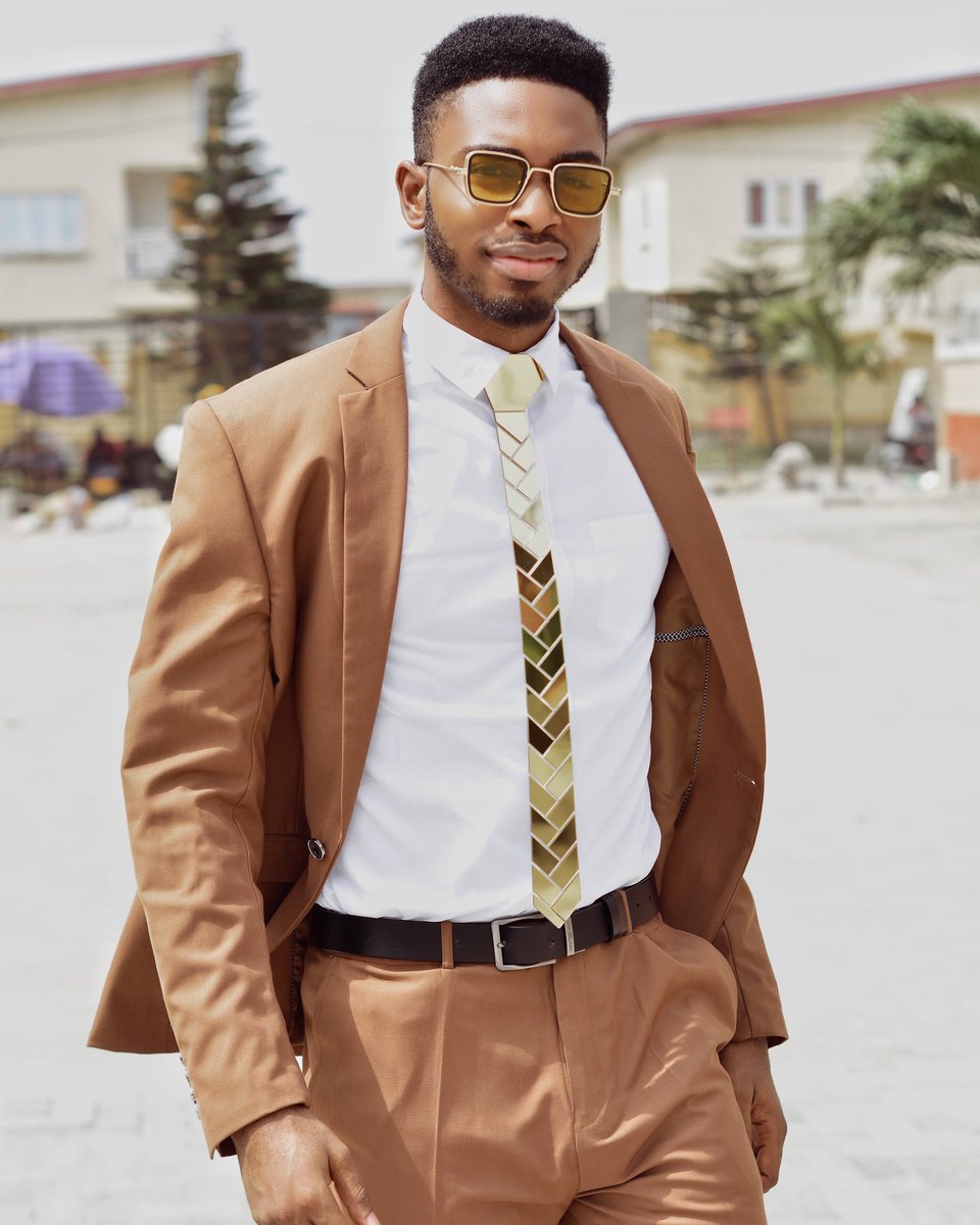 DripTie's tweet photo. Experience our Golden Luxury Tie today. 

#DripTie #FeeltheDrip

#cryptocurrency #cryptoart #TOTMUN Conte Peter Obi Leicester WestHam https://t.co/K14TgZFzd1