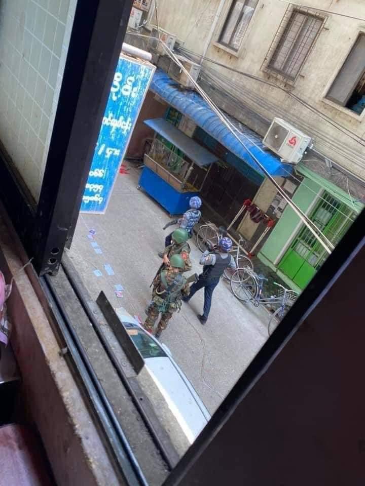 NitarLwin's tweet photo. Military junta cut all the fibre of internet cable with scissors in Mayangone Township, Yangon. What A STUPID Thing #WhatsHappeningInMyanmar #Apr11Coup #InternetShutdown https://t.co/GLMijaehyx