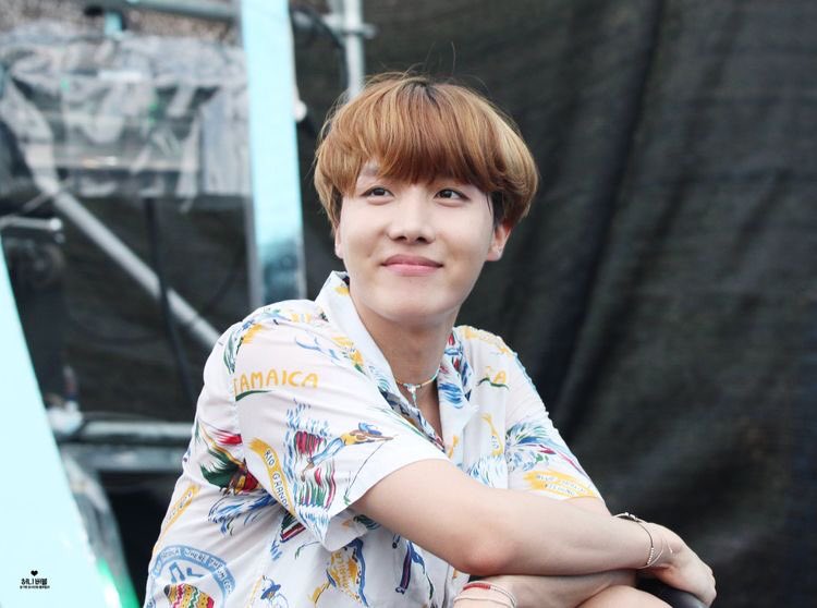 Hoseok in a cute Hawaiian shirt - a short thread