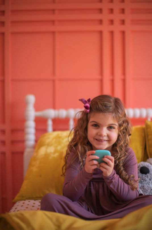 relay_go's tweet image. &quot;Kiddo and I are both LOVING the Relay! I was away overnight this past weekend and it gave both of us a lot of peace of mind to be able to chat while I was gone.&quot; ❤️  #GoFarStayClose