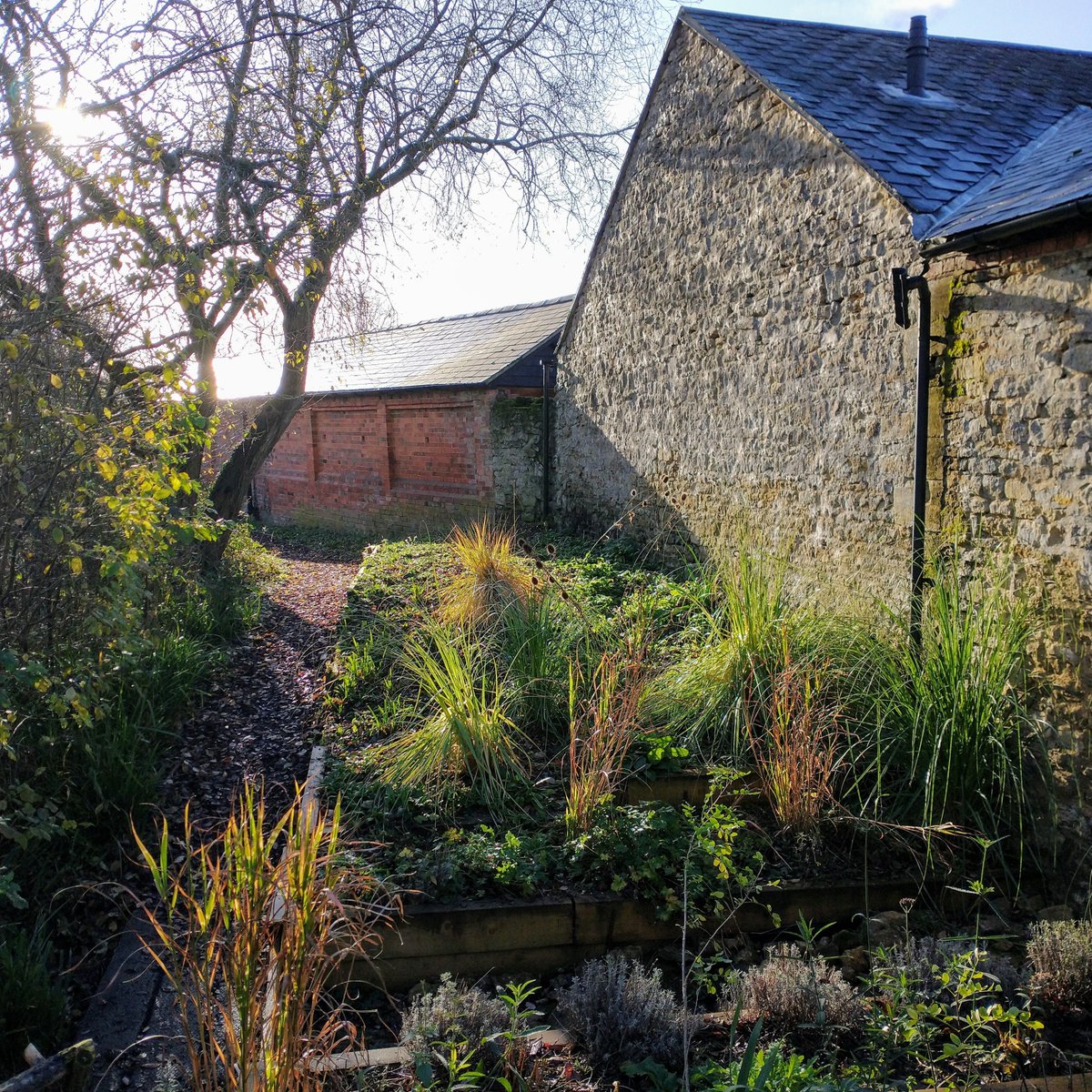 If you've walked in the grounds recently, you may have noticed our signs requesting dogs are kept on leads. This is especially important at the moment as its breeding season for lots of the wildlife on site. Many thanks for your continued cooperation 🙏#spring #wildlife #birds