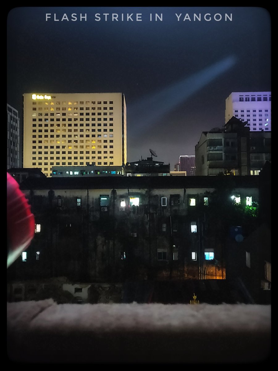 LinTheinNaing's tweet photo. 9 PM in the evening,  residents across Myanmar flashed the lights in the sky showing the latest innovative and peaceful resistance against junta's coup.
#WhatsHappeninglnMyanmar 
#RejectMilitaryCoup 
#Apr11Coup https://t.co/X3fHDEbKJh https://t.co/KjkoLB3vO8