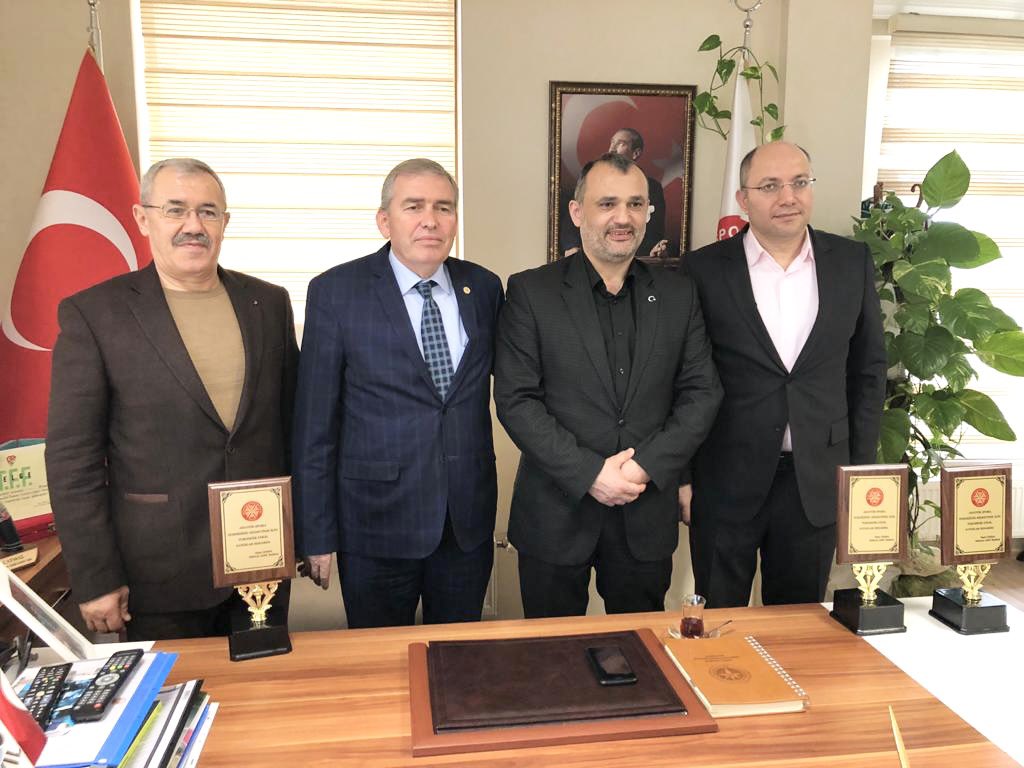 Karate Federasyonu başkanı  Esat Delihasan Kardeşim Covid nedeni ile yoğun bakımda. 
Rabbim şifalar versin. 
Olimpiyata gidecek Sporcu, Antrenör, Hakem ve Federasyon Başkanının öncelikli aşı olması çok önemli. 
<a href="/kasapoglu/">Dr. Mehmet Kasapoğlu</a> 
<a href="/hamzayerlikaya/">Hamza Yerlikaya 🇹🇷</a> 
<a href="/mehbaykan/">Mehmet Baykan</a> 
<a href="/Karateturk/">Türkiye Karate Federasyonu</a>