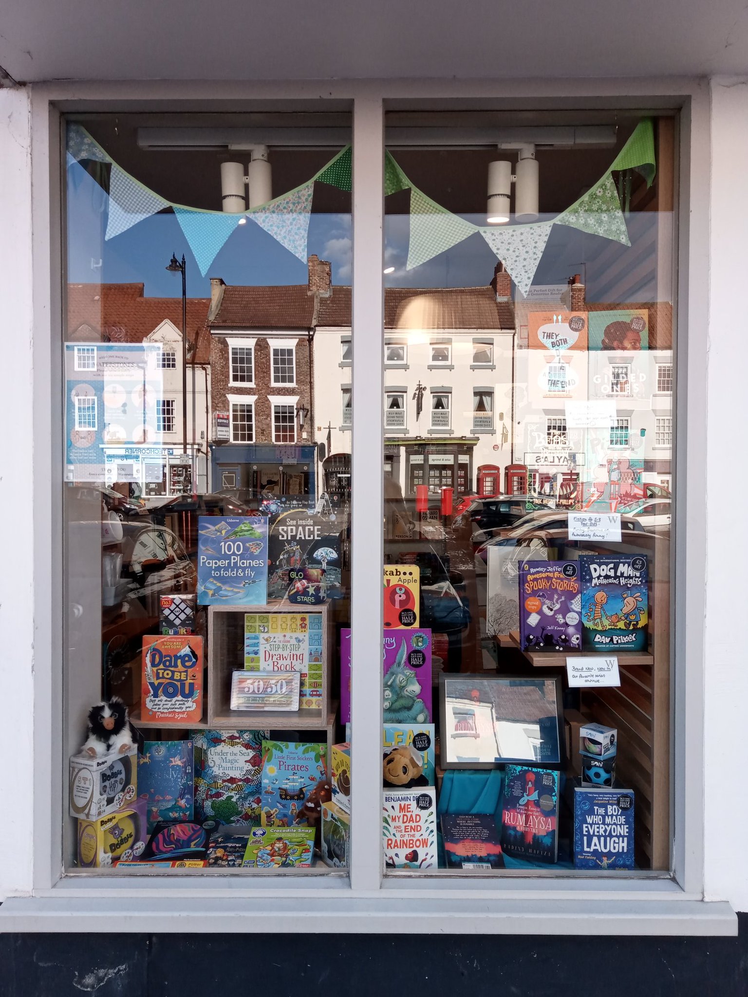 Waterstones Yarm on Twitter "And it's... right there too! 😊…