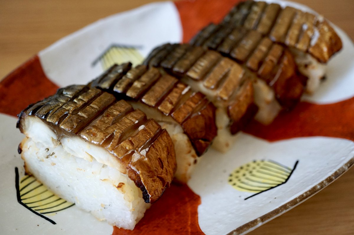 こうち旅広場 高知の観光情報 V Twitter 焼きさば寿司 高知県では 古くよりおきゃく 宴会のこと 料理に さば寿司 が欠かせません 一般家庭に冷蔵庫が普及していなかった頃 前日のおきゃくで残ったさば寿司を焼いて食べていたのが焼きさば寿司の始まりと言