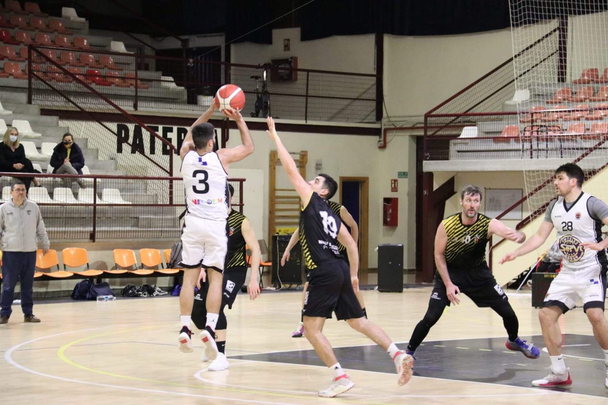 En el partido de ayer, <a href="/sr_miki11/">Miki Ortin Gomez #11</a> ha estado muy cerca de conseguir un triple doble. Finalizó con 17 puntos, 11 rebotes y 8 asistencias para un total de 30 de valoración!

#HelpingBallersFamily