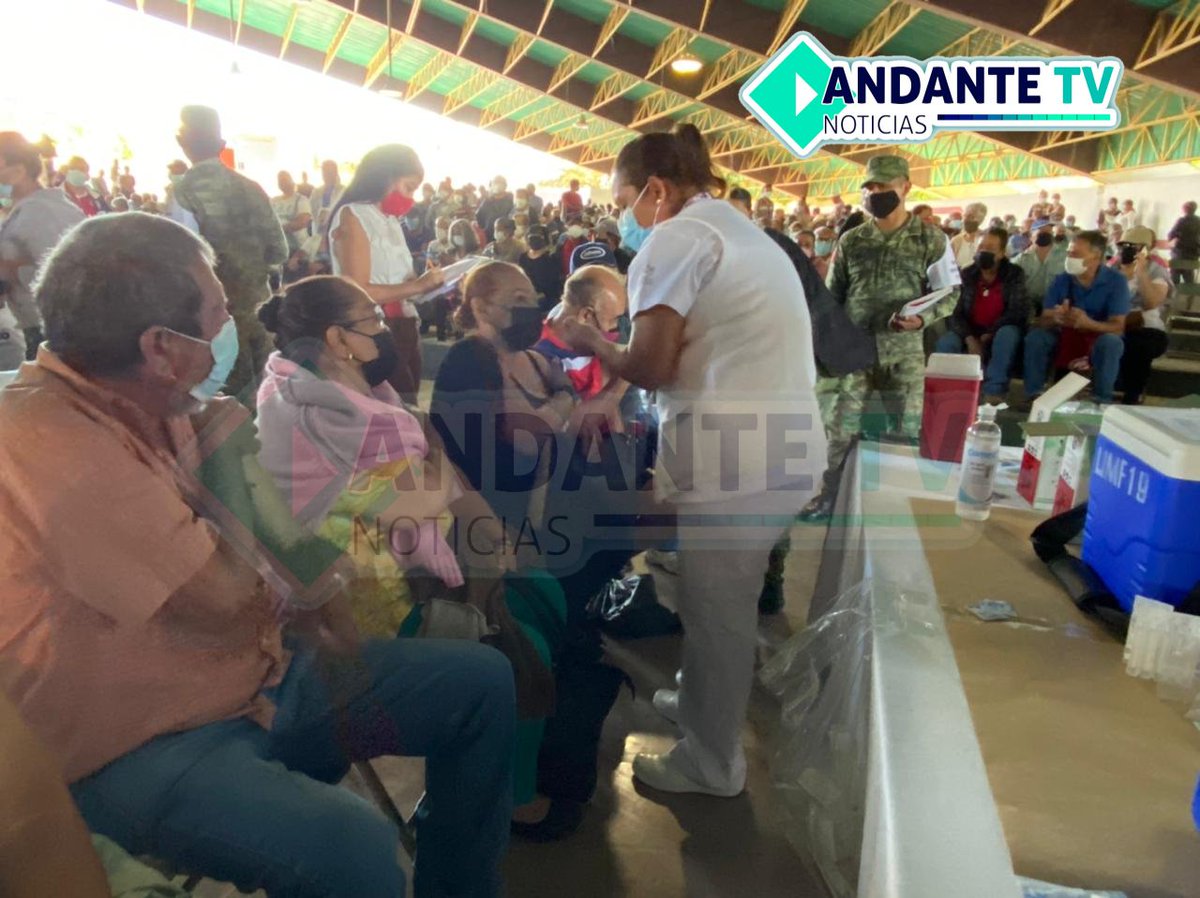 Comienza la aplicación de primera dosis de la vacuna contra Covid-19 en el municipio de #Colima. Todo hasta el momento fluyendo con normalidad. Este punto es en el casino de la feria.