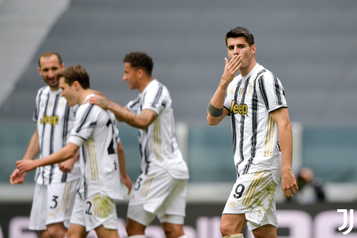 juventusfc's tweet photo. 😘 @AlvaroMorata 
#JuveGenoa https://t.co/tzuAb82JwL