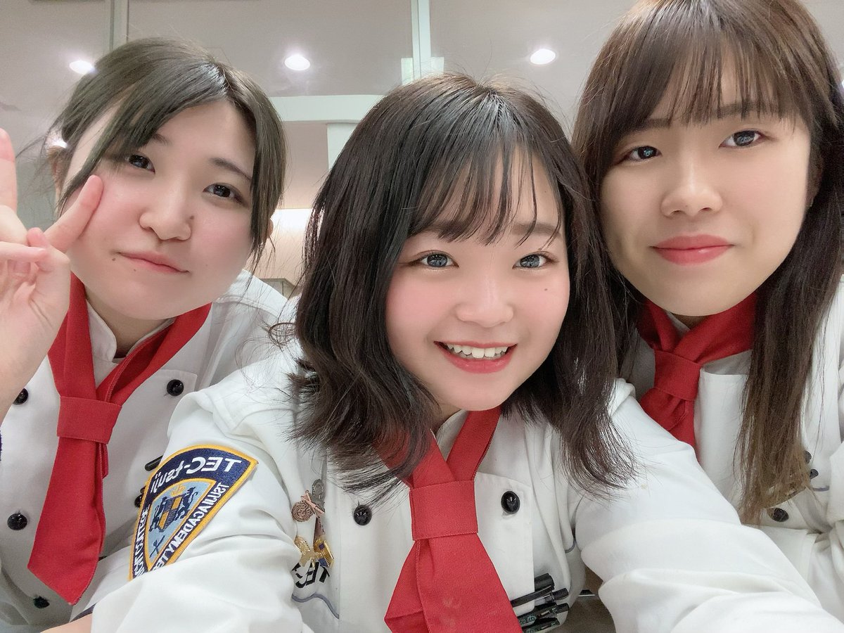 1214asu's tweet photo. 学校のケーキ食べたあい！
学校行きたあい！
先生に会いたあい！ https://t.co/DEfg76dy8A