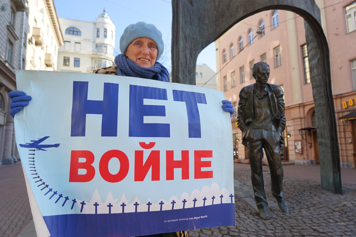 Пикет против войны с Украиной в Москве.
Фото отсюда: facebook.com/media/set/?van…