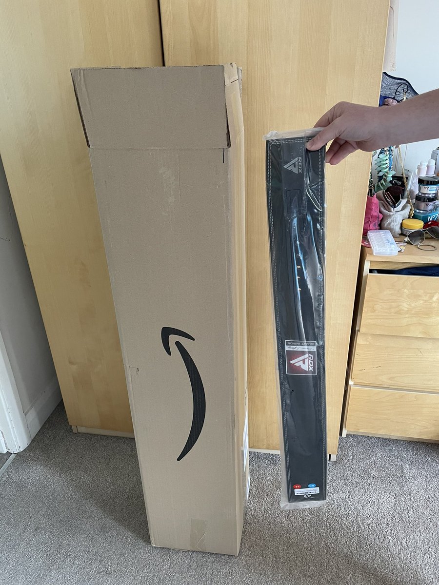 AmaPitson's tweet photo. @amazon please explain in this day and age why this amount of excess packaging is needed???? #environment #lesspackaging #waste #amazondobetter @JuliaBradbury https://t.co/Z3ntacH4gX