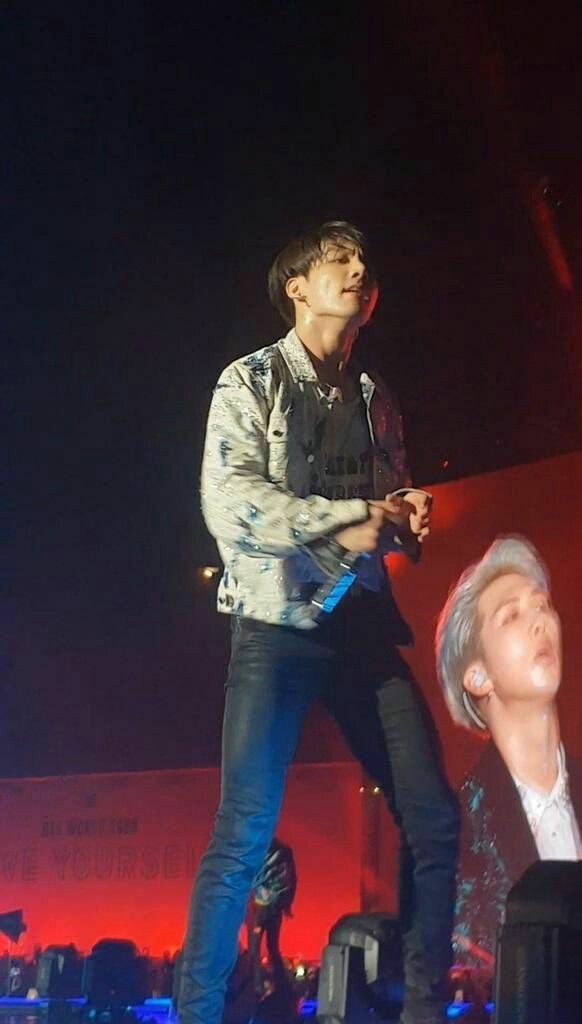 this is the most beautiful fan taken photos, he& #39;s an angel