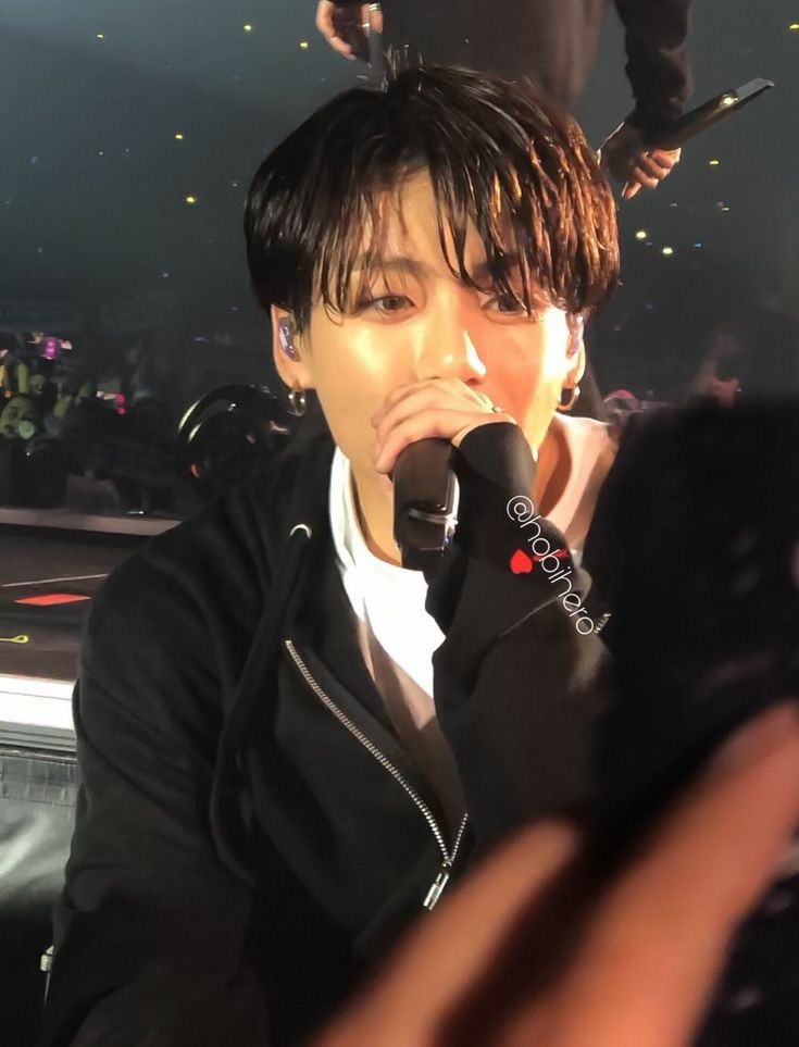 OH MY GOD IMAGINE BEING THIS CLOSE ?!??@?@#?$?