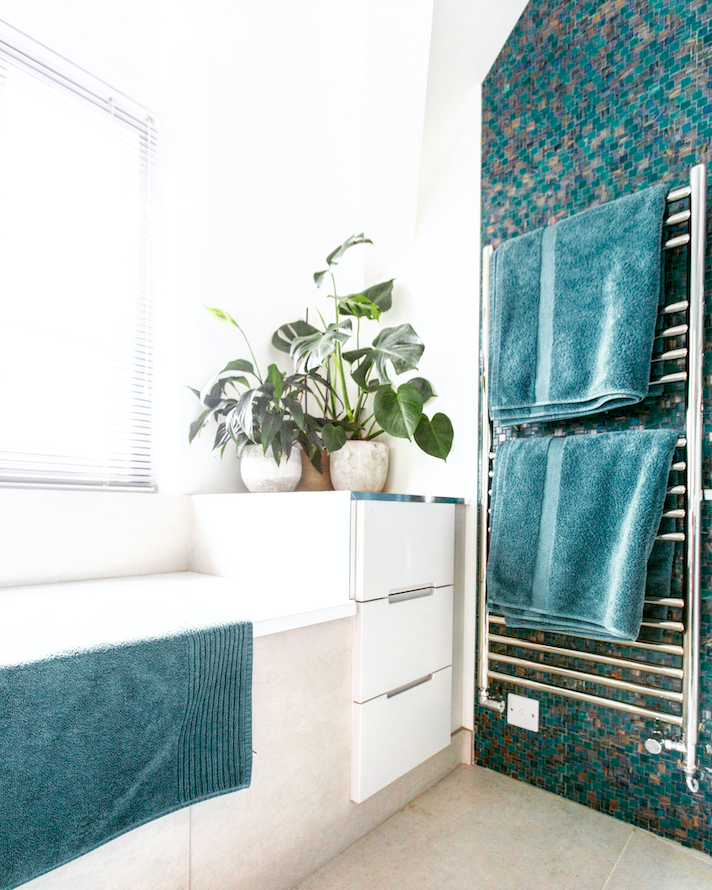 Houseplants in bathrooms always liven up the space 🛁🌿

#houseplants #bathroomdesign #interiordesign #indoorplants #londonarchitect #chiswickarchitect #bathroom #homeowner #homeimprovement