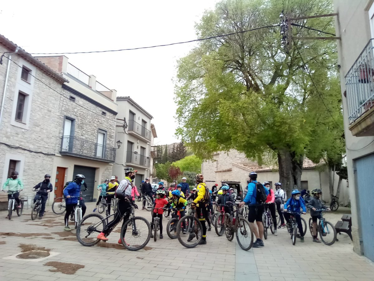 CE_Segarra's tweet photo. 🚵🏻‍♂️PEDALADA POPULAR DE LES OLUGES 🚵🏻‍♀️

😍 Molt contents de tornar a pedalar amb vosaltres per la Segarra! 

🙌🏻 Gràcies a tots/es les participants, a l’escola de btt, a la Penya Ciclista Cervera i l’Ajuntament de les Oluges! https://t.co/z42H05bfi0