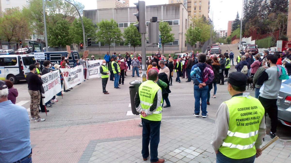 AVA_Aluche's tweet photo. Nadie nos va a regalar nada. 

Quienes buscan hacer negocio con nuestra salud, con nuestra educación, con nuestras pensiones tienen mucho poder.

Que no te engañen. Tú, que crees en lo público, estás al otro lado. https://t.co/TCwTELgYTv