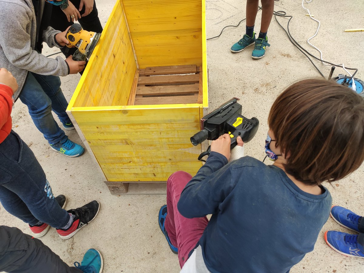 lafundicio's tweet photo. quan pensem i fem barri des de la infància, la ciutat esdevé més #jugable #sostenible i #verda https://t.co/bOlBNN7ugs