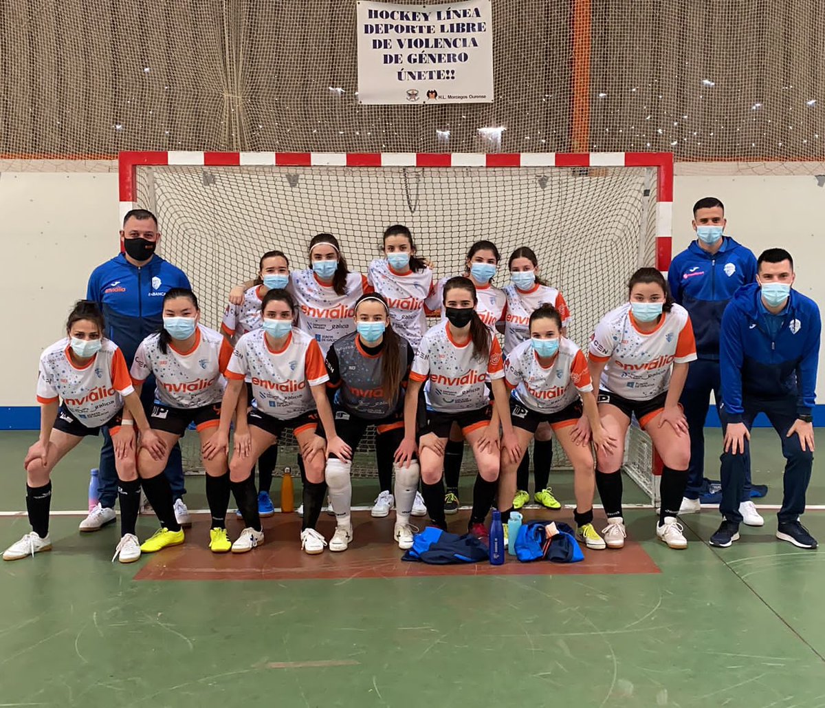 Ourense_CF's tweet photo. Estreno en la competición 💛 ganas de disfrutar de nuestro deporte favorito #Futsal
@OUenvialiaFSF #enviBase https://t.co/QnHMbJ45kg