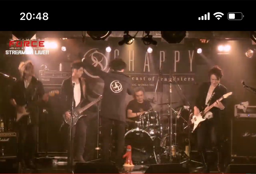 chappy_Vo's tweet photo. 初の無観客配信LIVEを見てくださってありがとう😙
沢山のコメントもありがとう。コメントを見ながらのLIVEは離れていても凄く一体感が持て、いつも以上の楽しいLIVEになりました。
メンバー　スタッフ　そして応援してくださる📣皆さんに感謝😌アーカイブもみてね🤟https://t.co/OwvaF663jR https://t.co/qNa0dszHAJ
