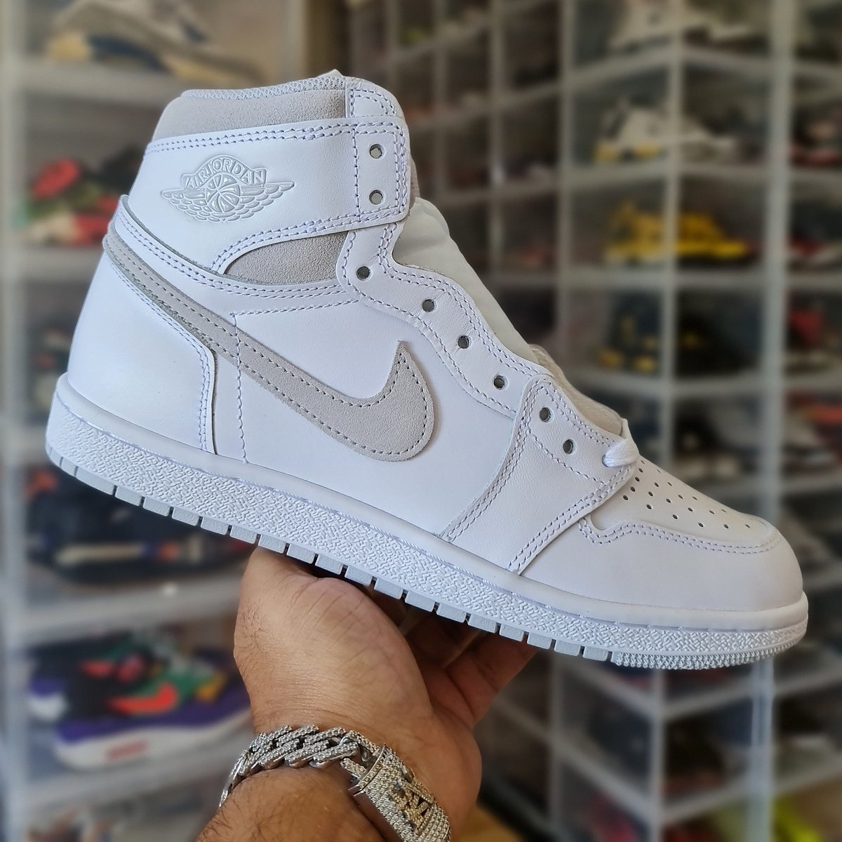 Air Jordan 1 Retro High 85 "Neutral Grey"...
#freshoutthebox #afrikiddkicks #sneakerholics #sakicks #solecollector #complexsneakers #mynikesa #sakickscollection #canafrican #kickssouthafrica #nike #airjordan #sneakerempire #myjordansa #southafrica #afrikiddsneakers #airjordan1
