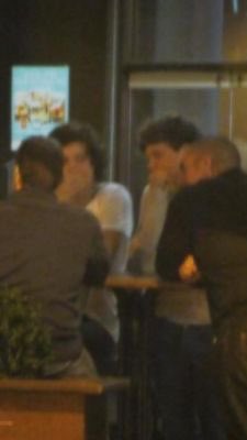 shediesathend's tweet photo. “i unlarried blah-blah-blah” i’m sorry i can’t hear u over Iouis screaming ‘boyfriends’ https://t.co/ZKrVTzsnN5