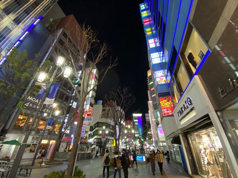 grtx13's tweet photo. 約1年半ぶりに新宿ロフトへ。
キャンプ場で呑む酒も美味いけど、ワーキングクラスの小生はライブハウスのよくわからない酒が美味いだなぁ。。。ほろ酔いで歌舞伎町の夜風に当たるのもやっぱ悪くないね。 https://t.co/NOHezW3abK